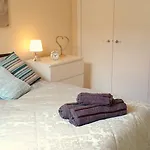 2 Bed Apartment In The West End