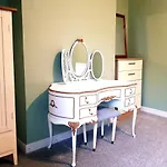 Three Bed Holiday Home In Glasgow