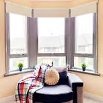 Three Bed Holiday Home In Glasgow