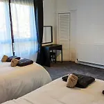 Carnock Road Apartment - Silverburn Shopping Centre