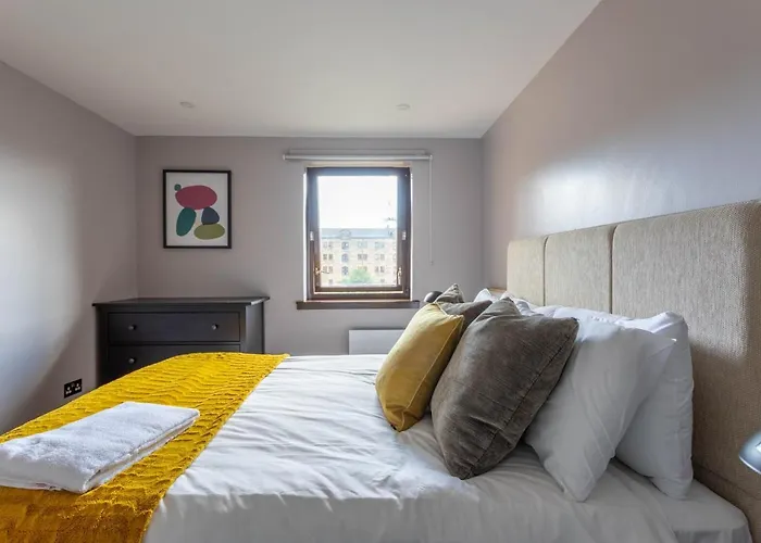 Stunning 1 Bed Merchant City Apartment With Parking