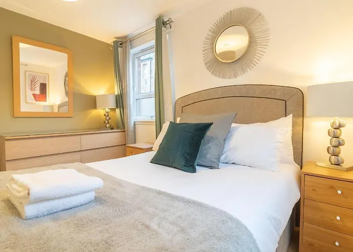 Merchant City Glasgow Green Apartment With Parking