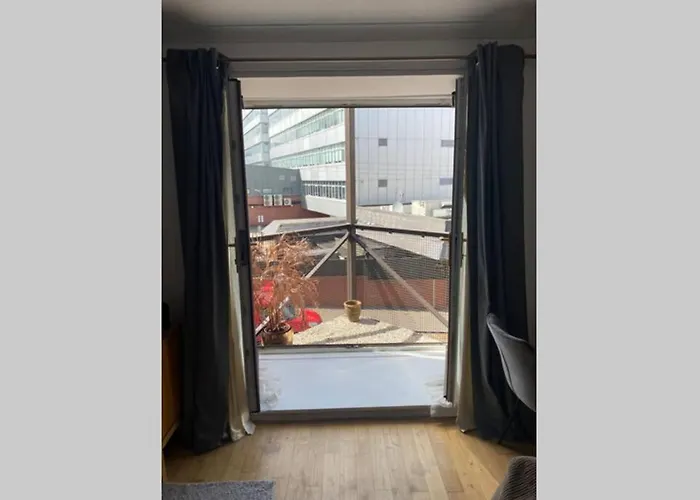 Fresh, Modern West End Apartment Beside Hydro