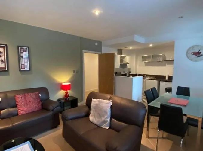 Dreamhouse At Oswald Street, City Centre