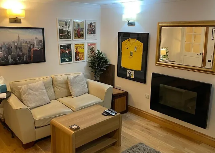 Beautiful 2 Bedroom Apartment With Balcony In Trendy West End - Ideal For Hydro, Glasgow Uni, Ashton Lane & City Centre