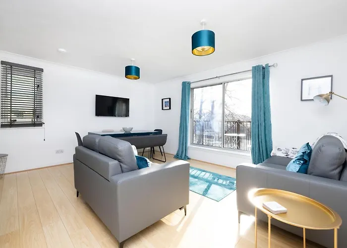 Joivy Bright Flat Overlooking The Clyde