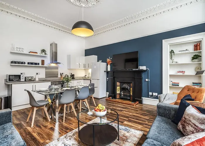 The Renfrew Residence 4-Bedroom, City Centre