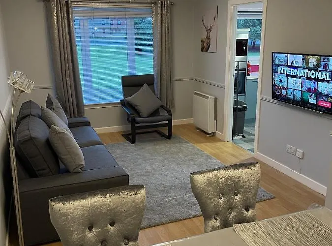 2 Bed Contemporary Apartment Glasgow Free Parking Netflix Sleeps 4
