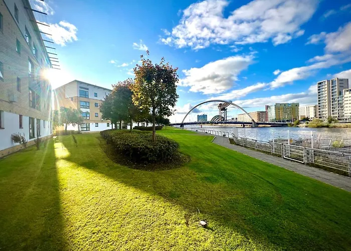 2 Bedroom - River Clyde Home - Parking