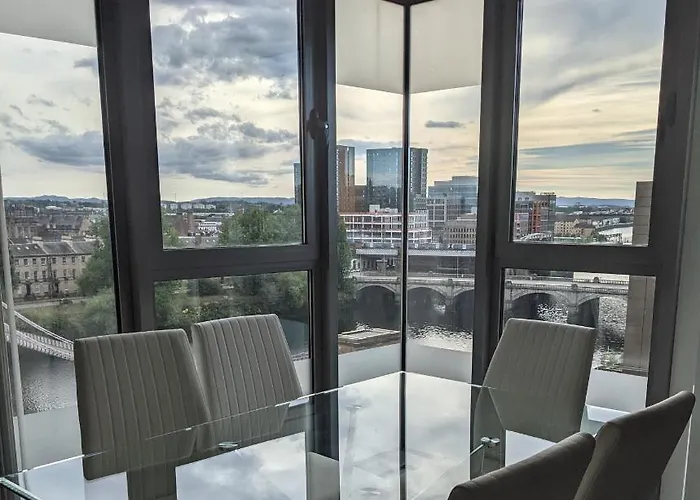 Glasgow City Centre Waterfront Apartment