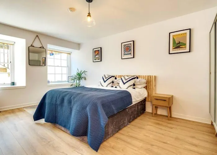 Lovely 2 Bedroom Garden Flat In Trendy West End