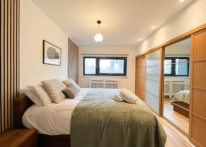 Lovely Two Bed Apartment In Finnieston
