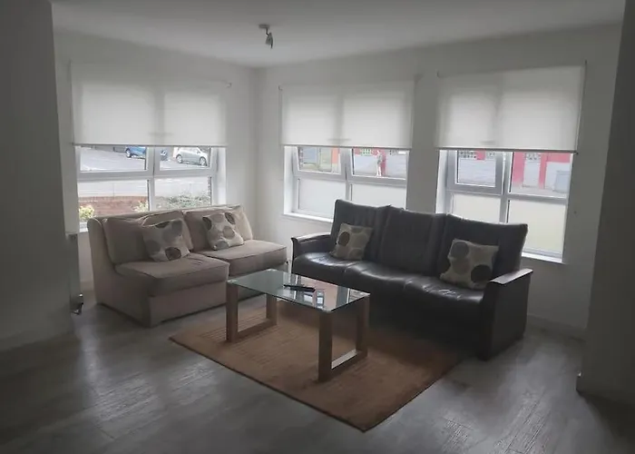 City, Celtic Park & Emirates Stadium Apartment, For Families Or Age Over 23