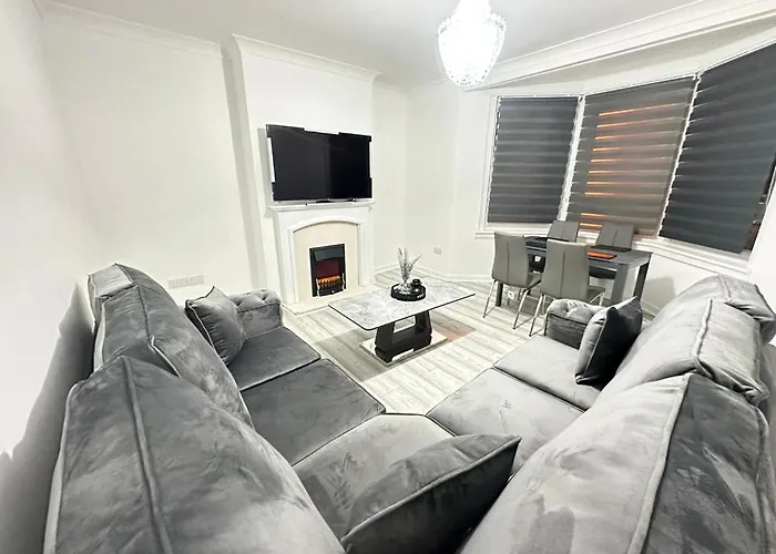 Newly Renovated Lux 2 Bed Apartment