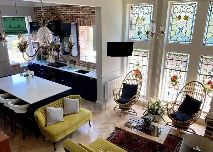 Stunning 3 Bedroom Victorian Home Near Pollok Country Park