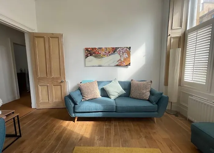 Stunning West End Flat!