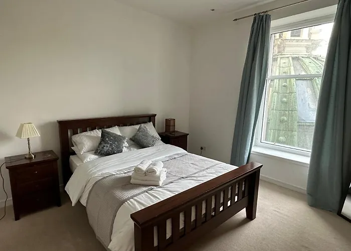 Comfy Two Bedroom Apartment Right In The City Centre