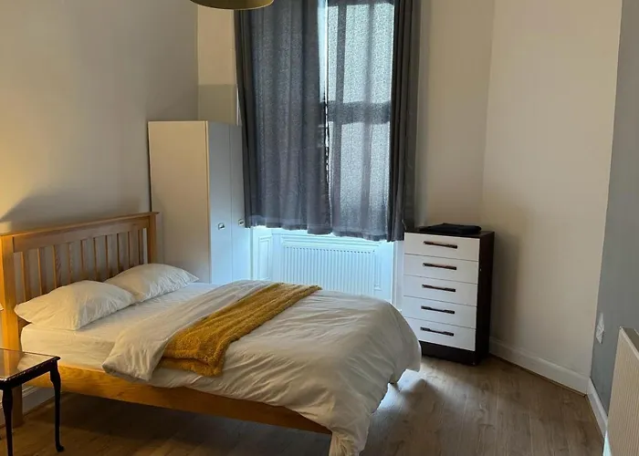 Large 3 Bed Apt Close To City, Ovo Hydro And Ibrox Stadium