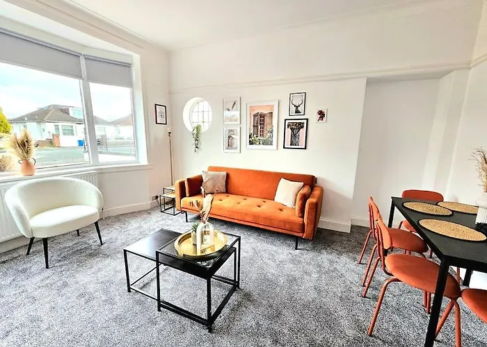 Charming 3-Bed Oasis-Free Parking