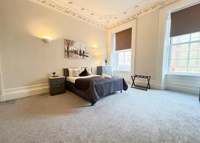 City Centre 5 Bedroom Flat On Sauchiehall Street