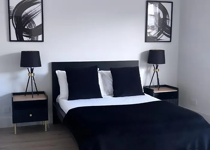 3 Bedroom House Near City Centre Glasgow Sleeps 7