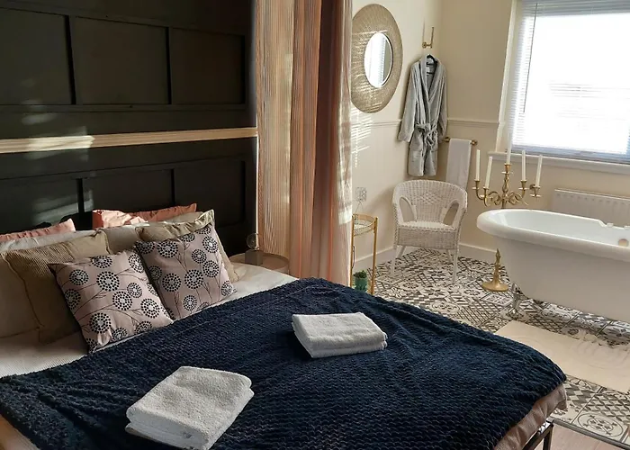 Luxurious Room With A Private Bathtub And Shared Toilet And Kitchen 10Mins From City Centre