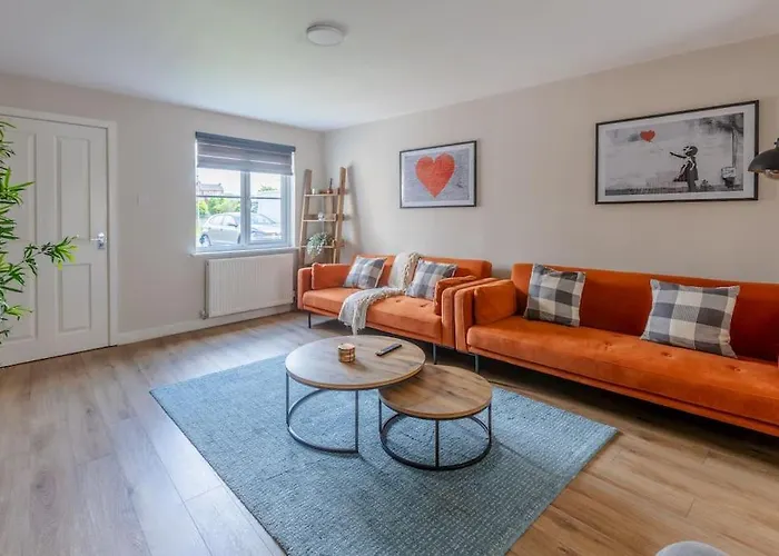 Modern 3 Bedroom Home In Glasgow