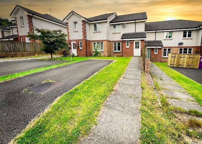 Semi-Detached Home In Glasgow