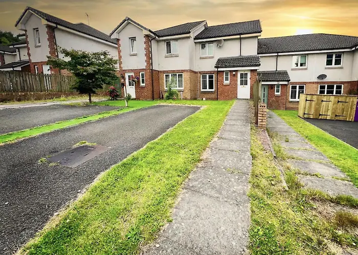 Glasgow Central - Entire House - Free Parking , Free Super Fast Wifi , Private Garden & Parking Security