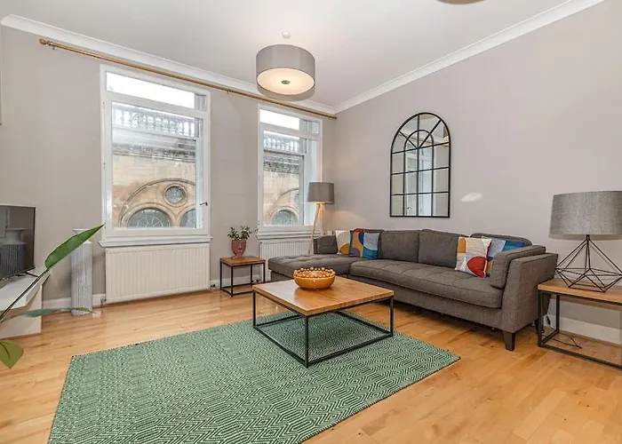 Bright And Central Duplex In Glasgow City Centre