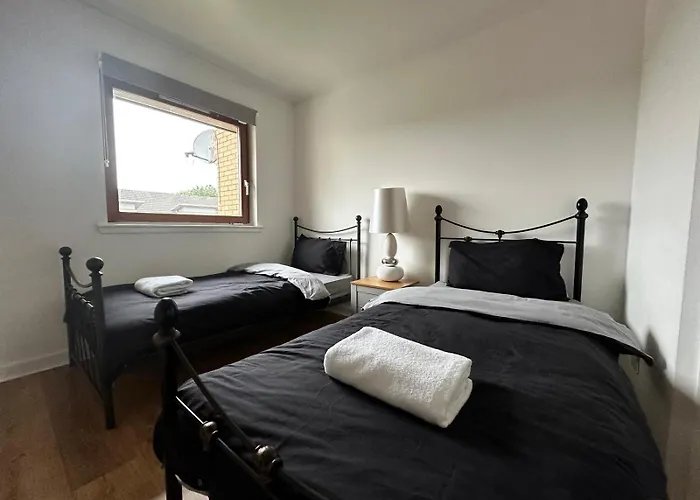 2 Bed Entire Upper Cottage Flat In Central Glasgow
