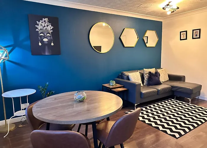 Brightcentral Apartment With Parking