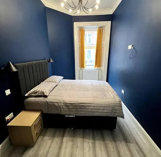 Queens Park Area, Beautiful Vibrant Ground Floor Apartment Lovely