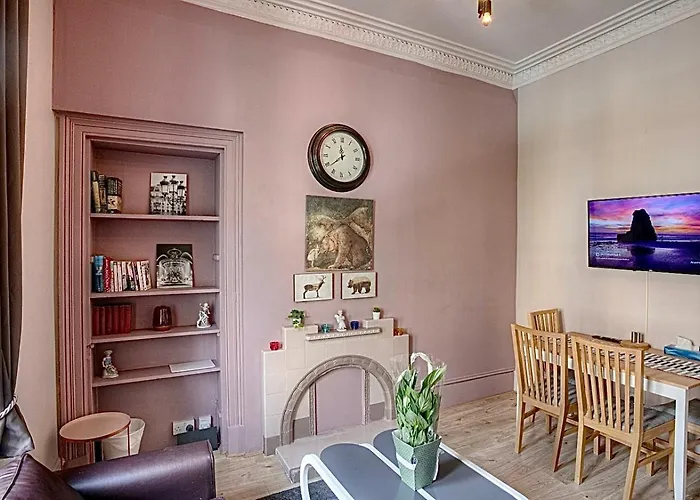 Charming 2 Bed Apartment In The Heart Of The West End