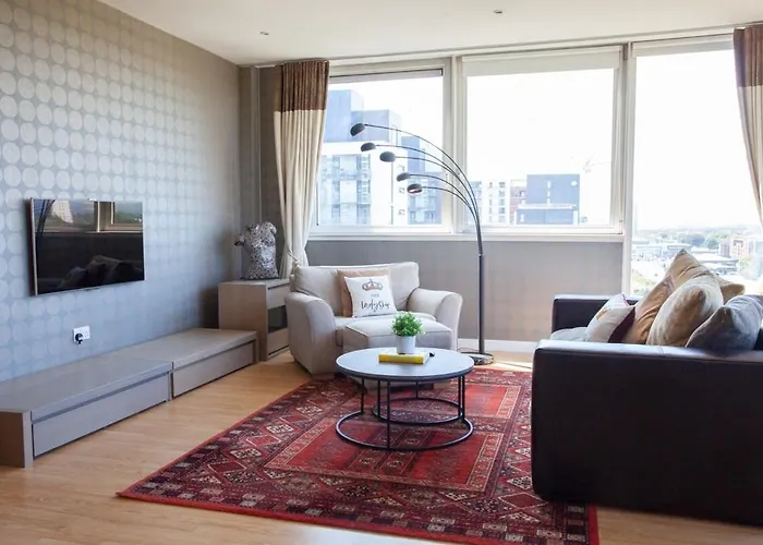 Riverside Flat With Stunning Views