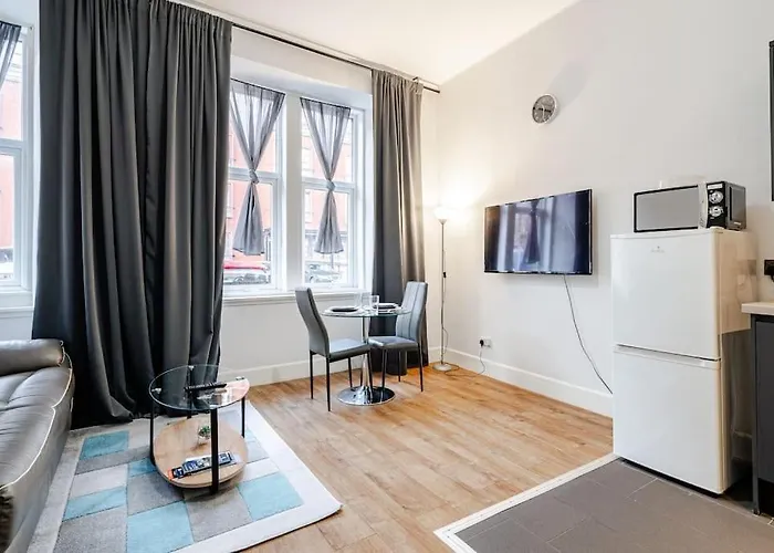 Stunning Ground Floor Flat In Southside.