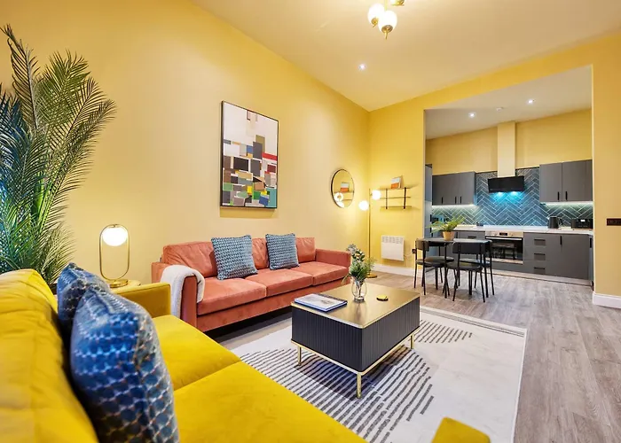 Large Central Station 2 Bed Apartment A2