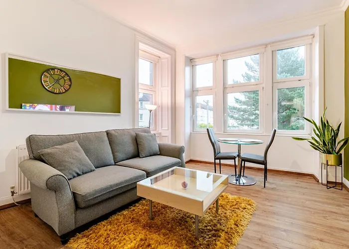 Newly Furnished Flat 4 Minutes Walk To Metro