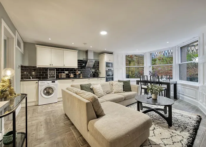 Stylish 3-Bedroom Apartment In Central Glasgow