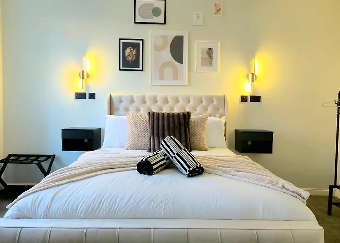 3-Bed Home In Glasgow