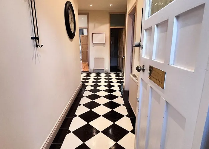 Glasgow City - Stylish 2 Bed In Unique Ibrox Location Nearby Subway And Free Parking