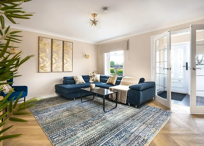 Spacious 3 Bed Home In Glasgow City With Free Parking