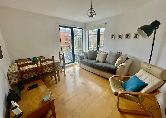 Perfect Location In Heart Of Glasgow West End Pass The Keys