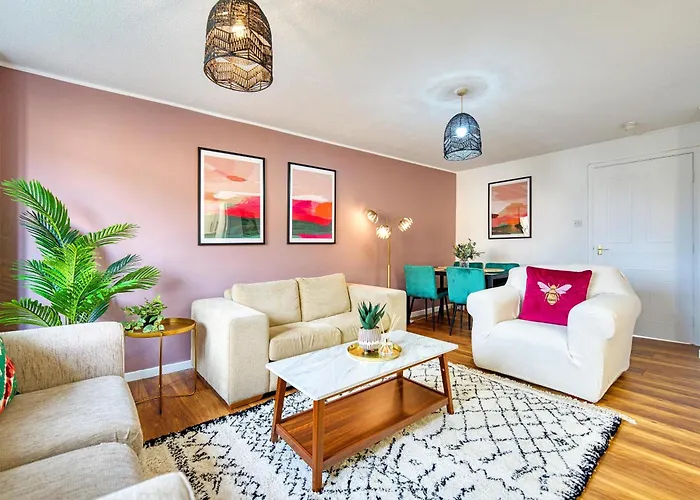 2 Bedroom Gardens Retreat With Free Parking