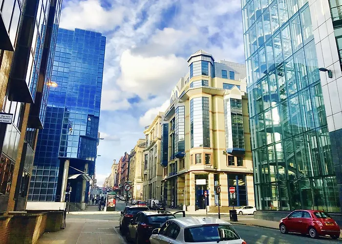 Glasgow City Centre Penthouse With Parking - 3 Bedrooms, 3 Bathrooms, 1 Living Room/Kitchen - Huge Terrace
