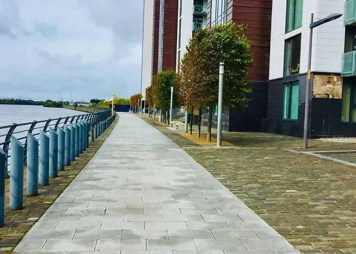 River Clyde West End Apartment - 2 Bedrooms