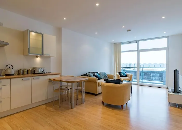 2 Bedroom Luxury Apartment In Glasgow West End