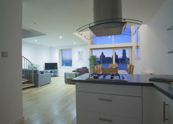 City Centre Apartment With Free Secure Underground Parking