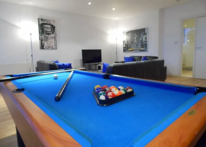 Modern 2-Bedroom Apt Near Sse Hydro And Sec