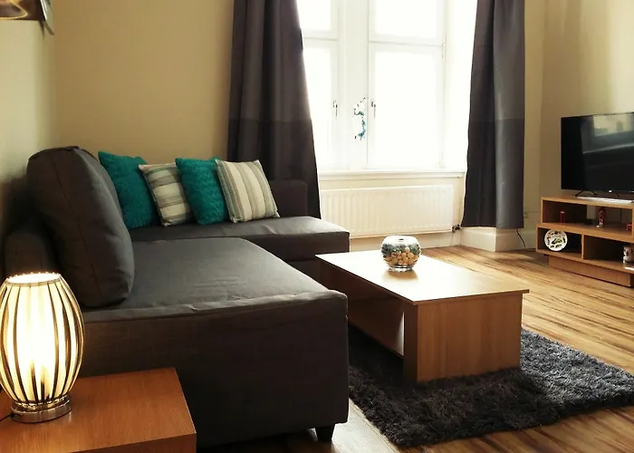 2 Bed Apartment Finnieston